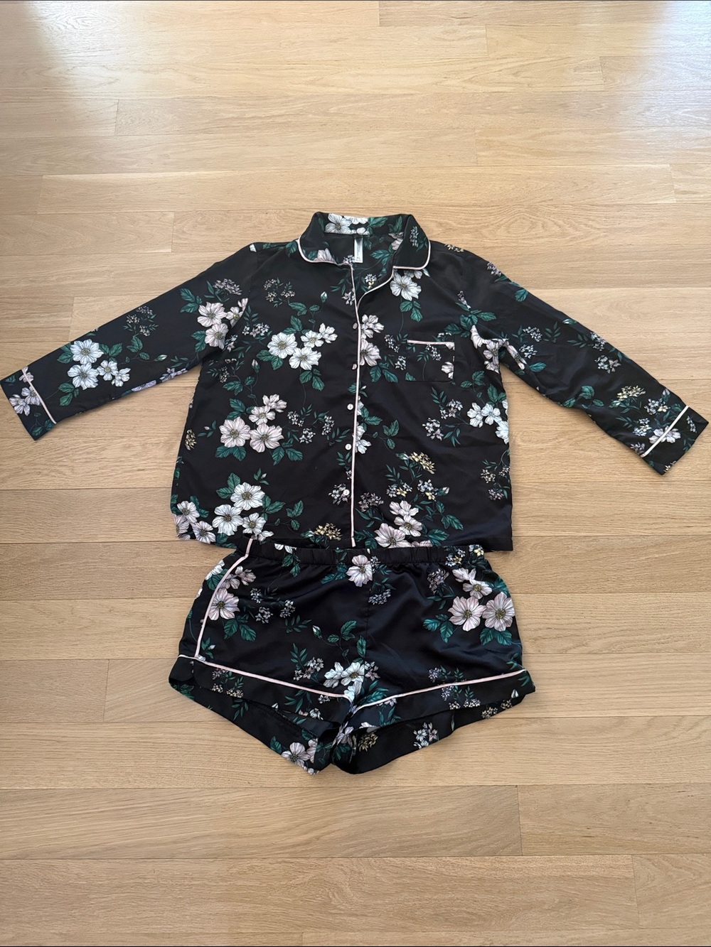 Adore Me Women’s Black Floral Satin-Feel Pajama Set with Pink Piping Sz XL